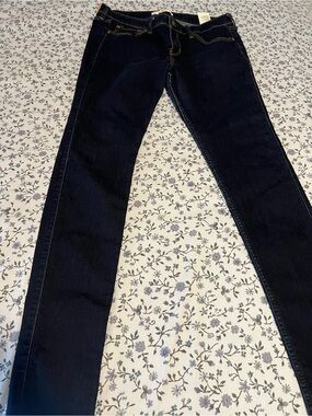 Hollister Low Rise Women’s Skinny Jeans in Deep Blue Wash